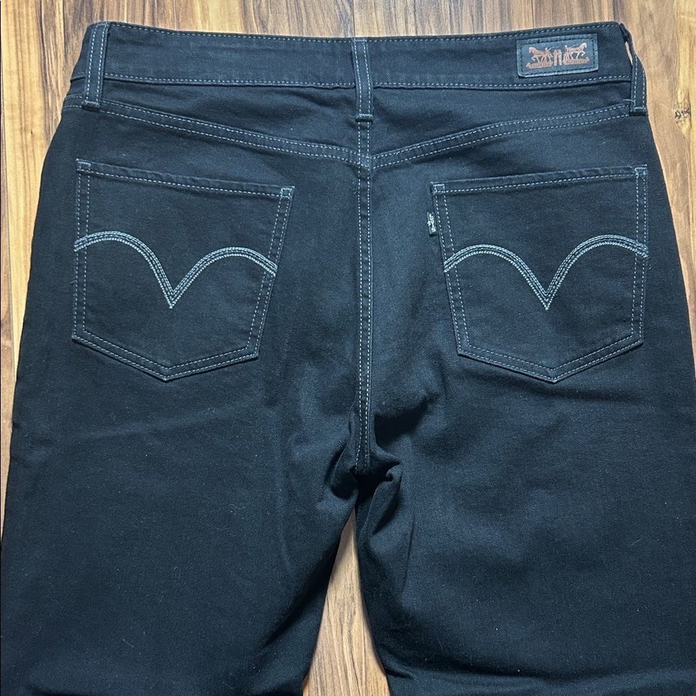 Like New Levi's Black Mid Rise Skinny Jeans - Picture 8 of 9